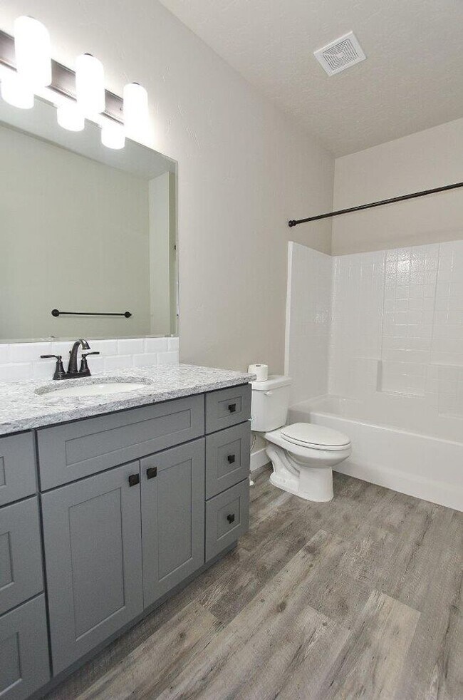 Building Photo - Immaculate North End Home