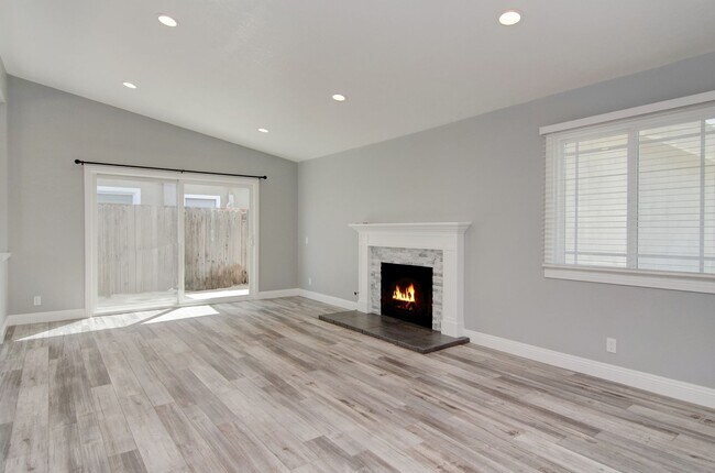 Building Photo - 980 Presidio Dr