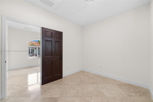 Building Photo - 9400 SW 93rd Ct
