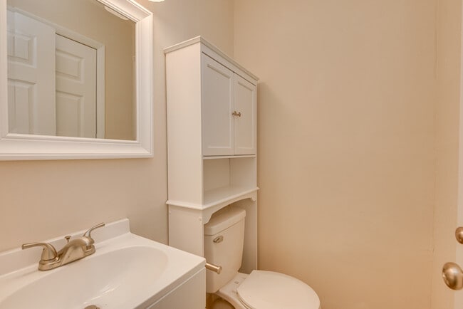 Building Photo - 103 Smallridge St