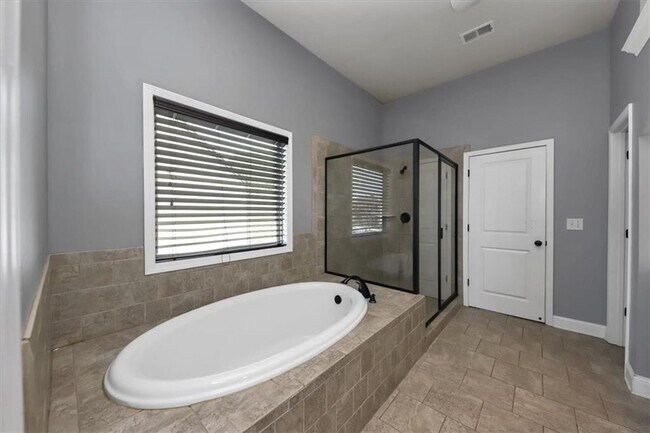 Building Photo - 6059 Cove Park Dr