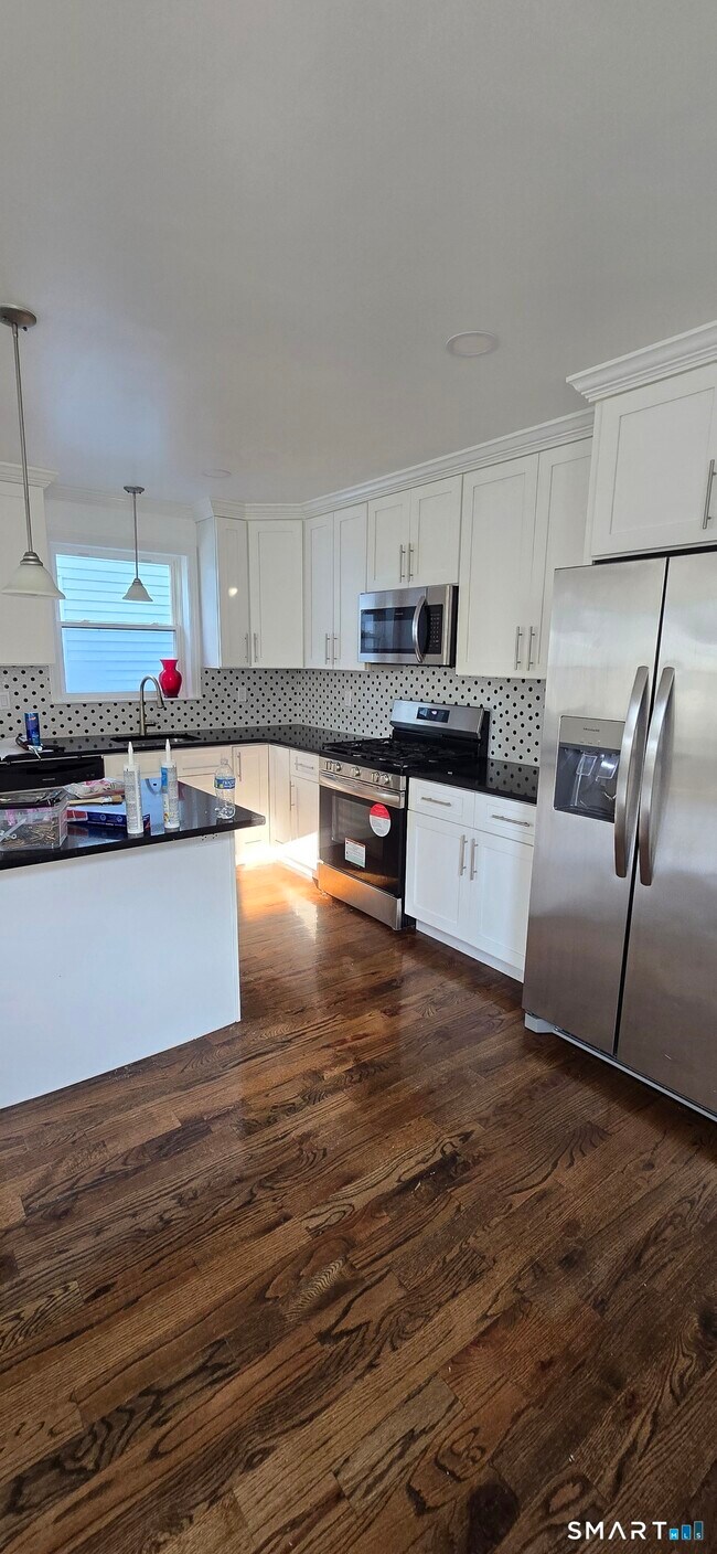 Building Photo - 99 Johnson St