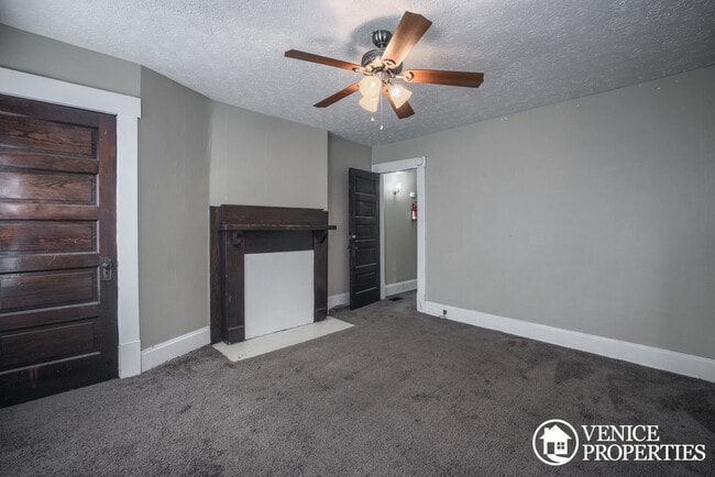 Building Photo - Charming 2BR on Lane and Indiana