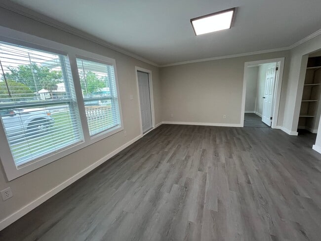 Building Photo - Newly Renovated 3 bedroom, 2 bath home in ...