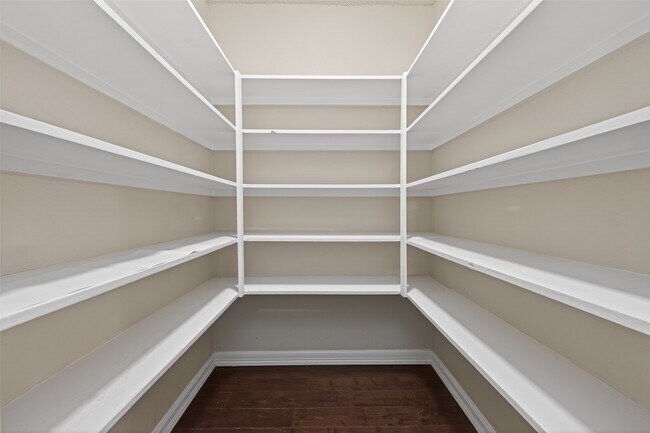 Building Photo - 35 Sheep Meadow Pl