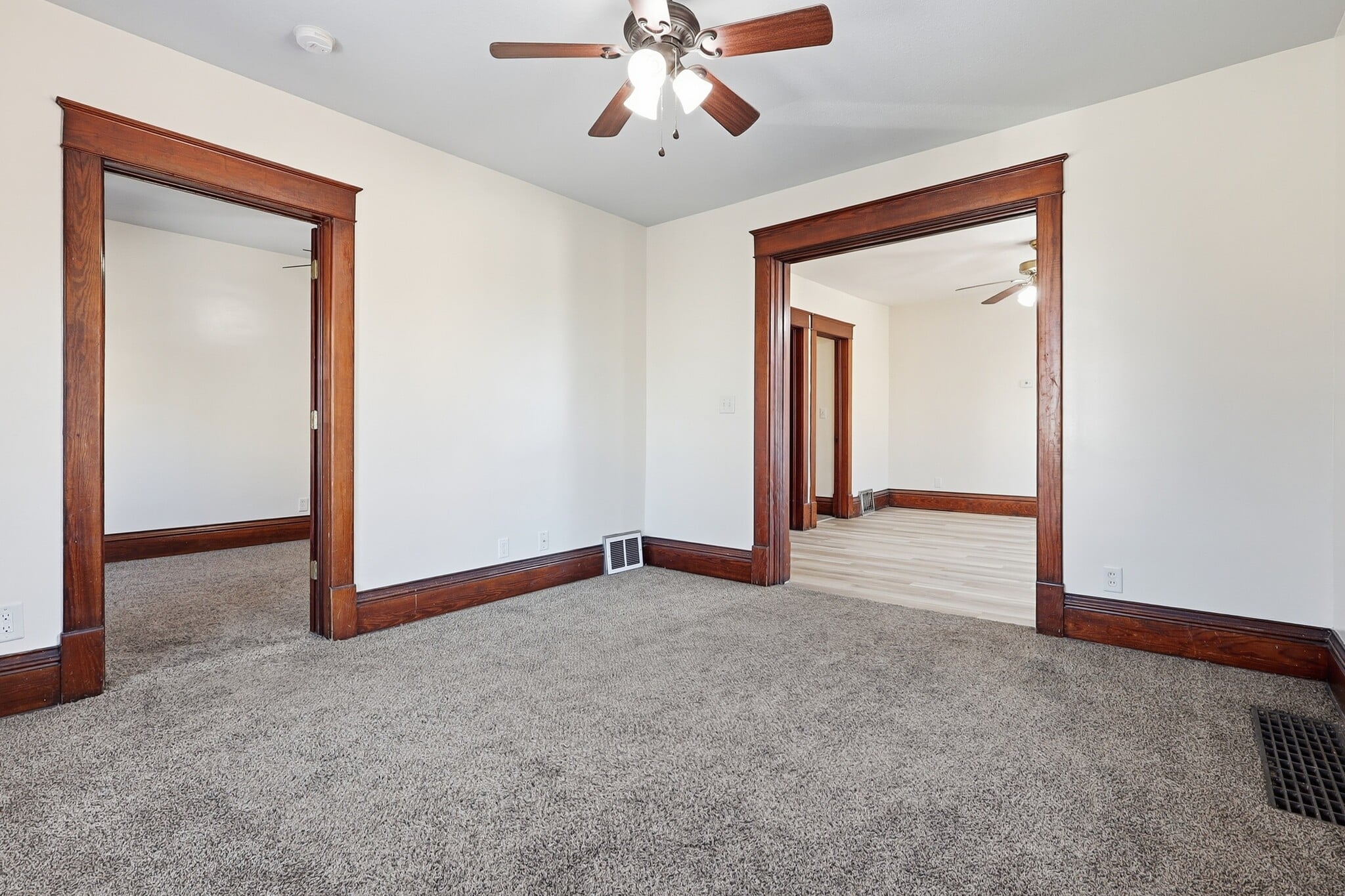 Building Photo - 104 Jessamine Ave W