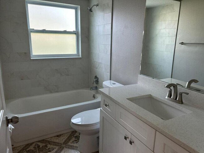 Building Photo - 912 Park Valley Cir