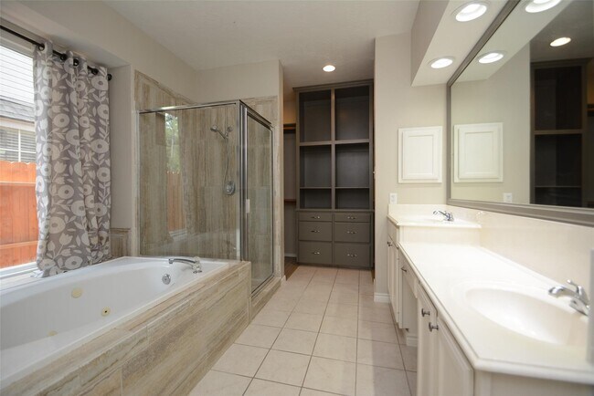 Building Photo - 5327 Willow Knoll Ct