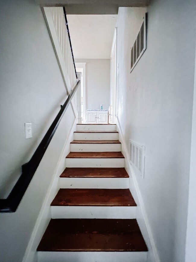 Building Photo - Spacious 4 Bedroom 3 Bath in Orem
