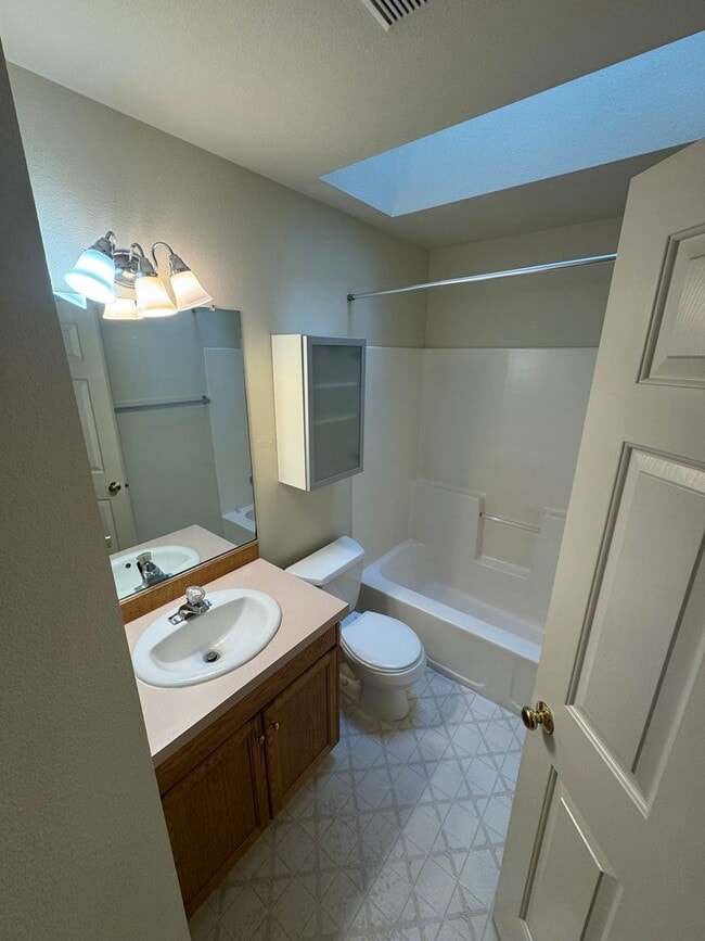 Building Photo - Single level home ~3 Bedroom ~ 2 bath House in Great Location with A/C