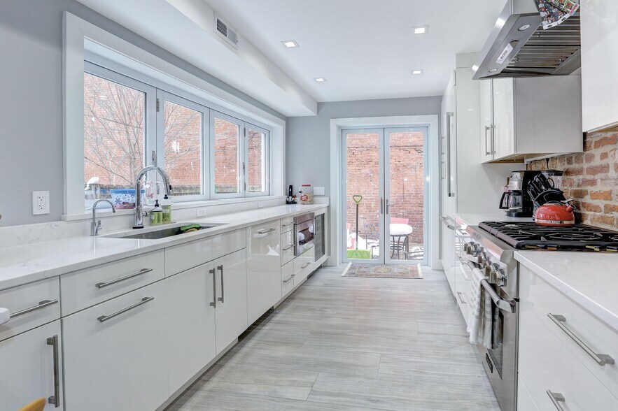 Building Photo - 1745 11th St NW