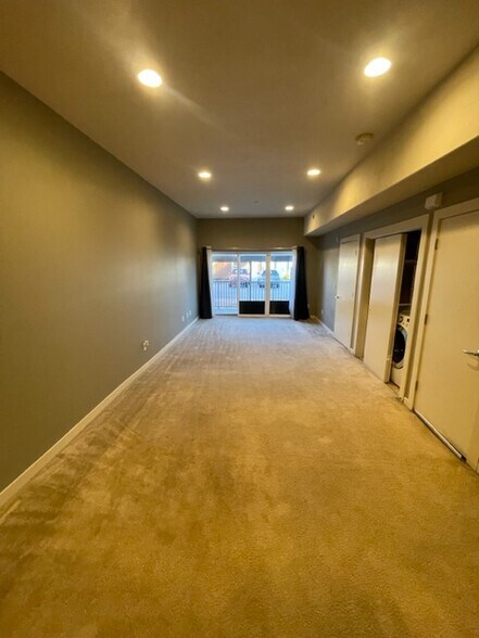 Building Photo - 725 S 200 W