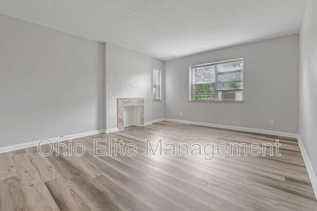 Building Photo - 987 Lilley Ave