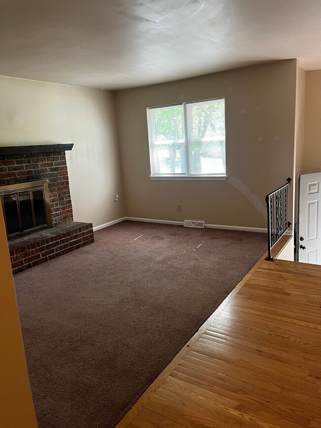 Building Photo - 8939 Caenen Lake Rd