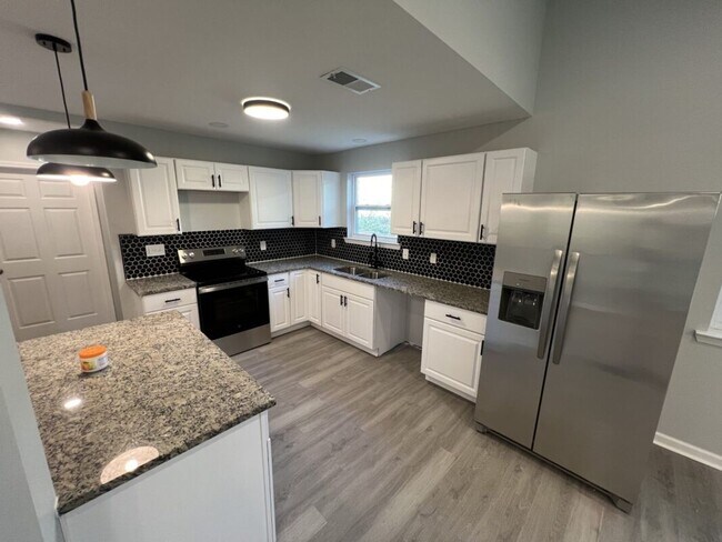 Building Photo - Beautifully Renovated 3BR Home in a Quiet Baton Rouge Neighborhood