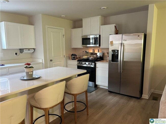 Building Photo - 2525 Barnes Ln