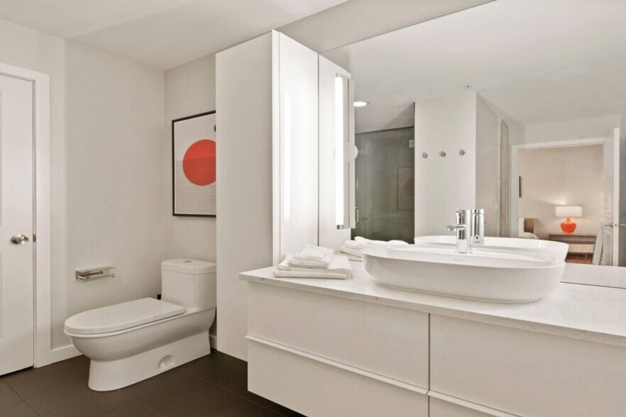 Building Photo - 1701 Chestnut Pl