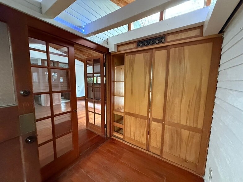 Building Photo - Hidden Garden Retreat – A One-Bedroom Oasis in the Heart of Venice