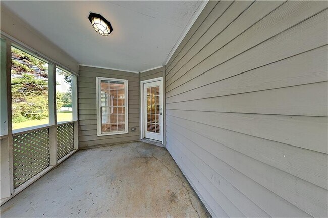Building Photo - 3564 Saddlebrook Dr