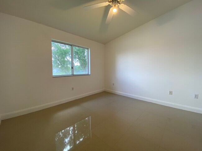 Building Photo - 2921 SE 12th Rd