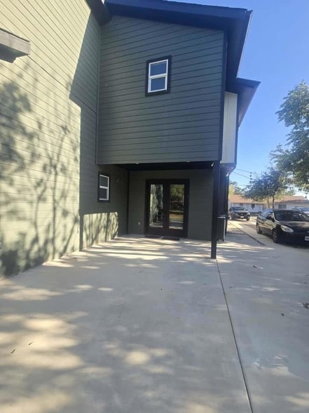 Building Photo - 724 Ramsey Ave