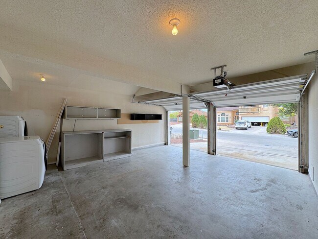 Building Photo - East El Paso Split Tri-Level 3 bed/2 bath Refrig A/C with bonus loft!