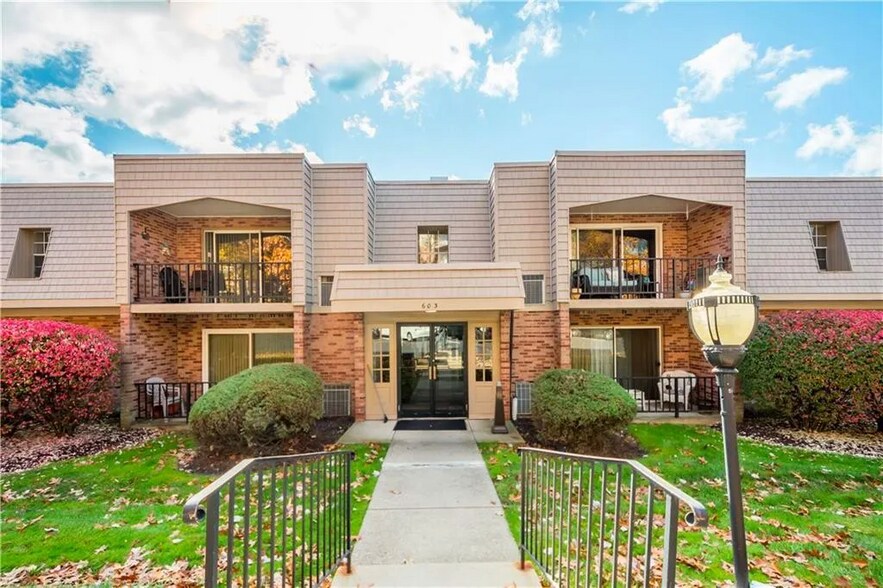 Building Photo - 603 Calais Dr