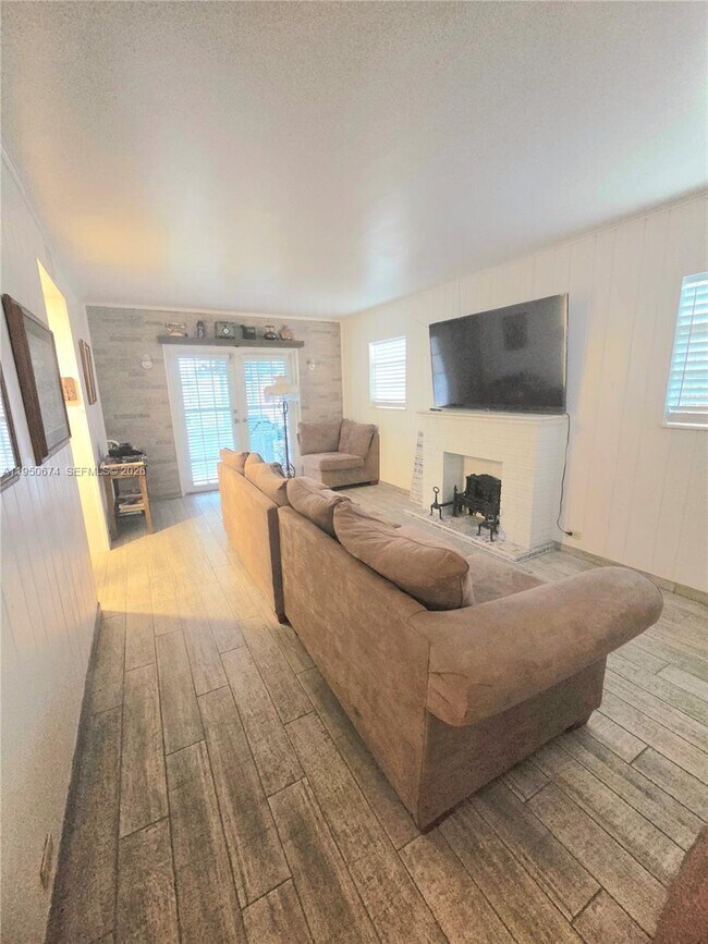 Building Photo - 1990 NE 183rd St