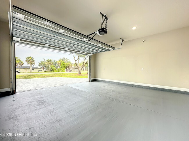 Building Photo - 5395 Heckscher Dr