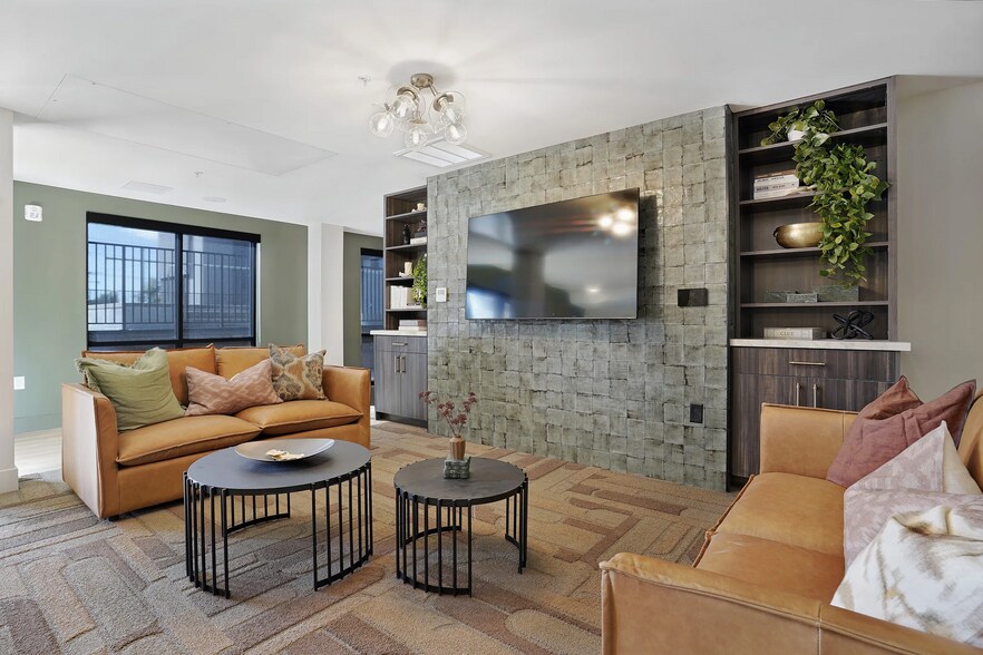 Building Photo - 340 West 700 S