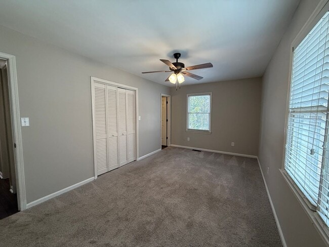 Building Photo - 3-Bedroom Townhome Just Minutes From Downtown Hickory!