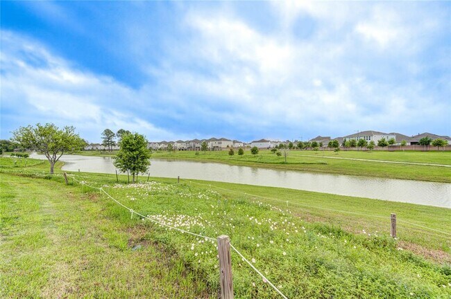 Building Photo - 9834 Rugged Oaks Dr