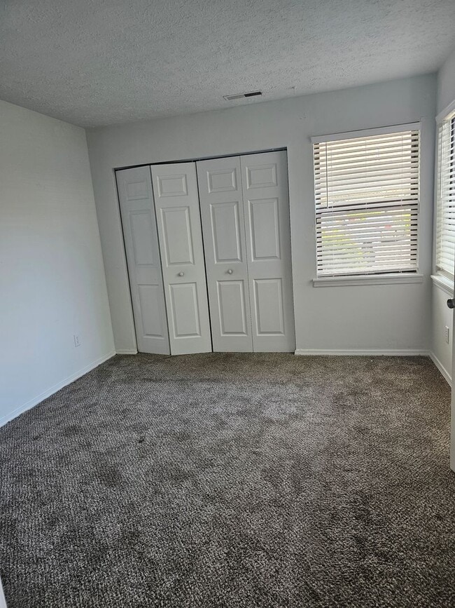 Building Photo - For rent! 2 bedroom 1 bath