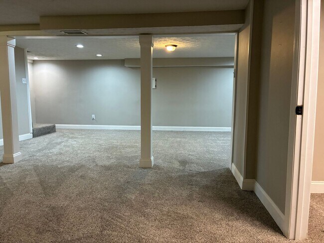 Building Photo - 964 Timberwood Dr