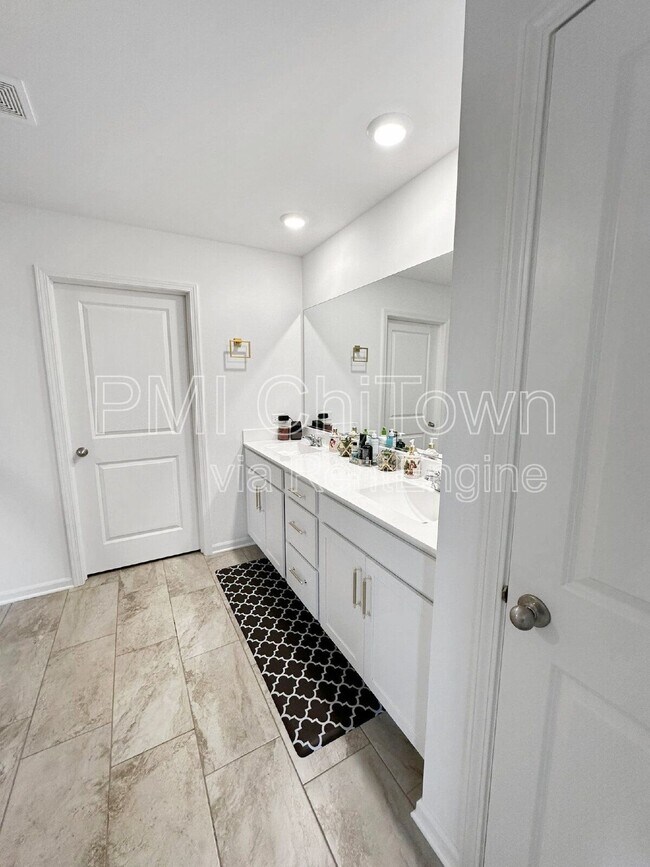 Building Photo - 765 Kentshire Cir