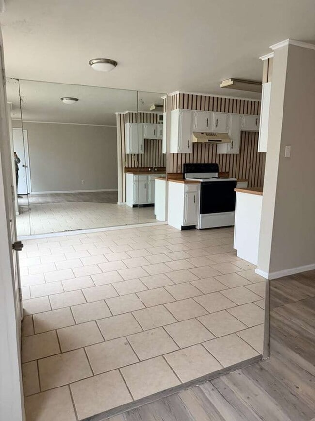 Building Photo - 9210 Glen Meadow Ln