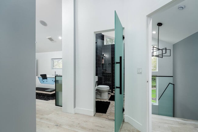 Building Photo - 4016 Eaton Dr