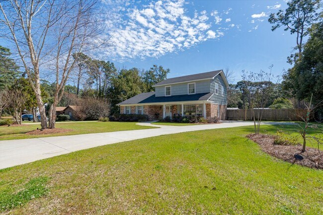 Building Photo - Spacious 4-Bedroom Home with Pool, Two Pri...