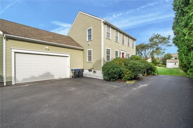 Building Photo - 20 Vanderbilt Ln