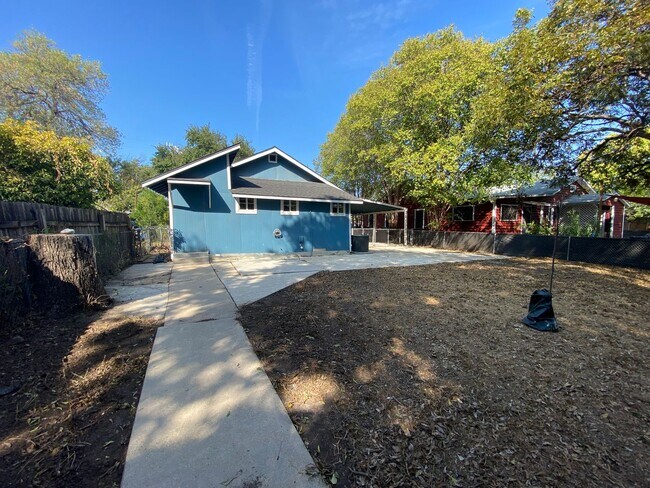 Building Photo - FALL INTO A NEW HOME WITH OUR MOVE-IN SPEC...