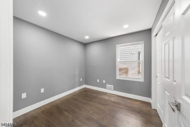 Building Photo - 1117 Chestnut St