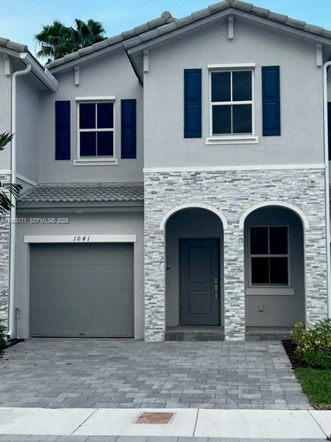 Building Photo - 1041 SE 27th Terrace