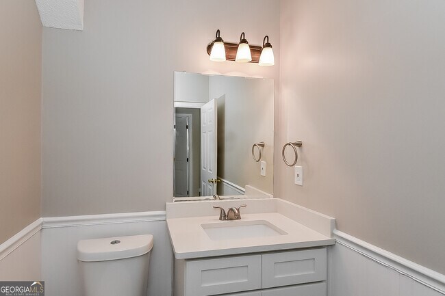 Building Photo - 105 Wood Way