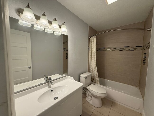 Building Photo - *****Amazing 3-bedroom, 2-bathroom, Carport, Single Family, Bungalow-style Home. Small Dog Friend...