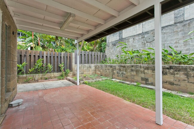 Building Photo - Kaneohe - Waikalua - 3 bedrooms, 2 1/2 bat...