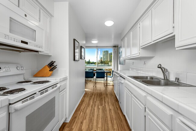 Building Photo - 1340 S Beverly Glen Blvd