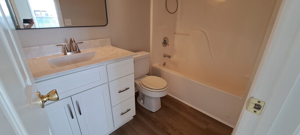 Building Photo - 1906 Terrace Pt