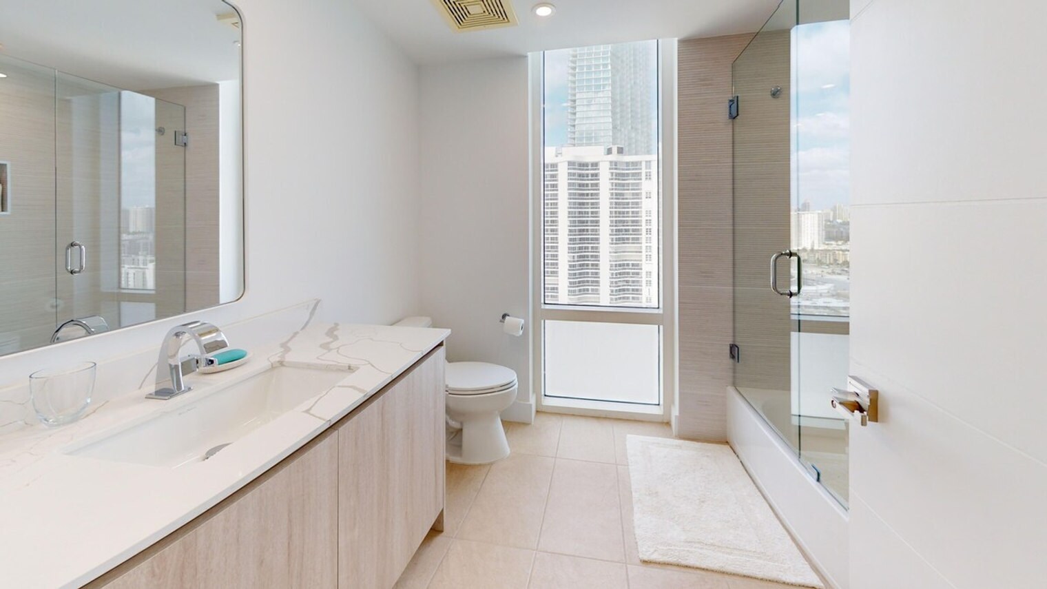 Building Photo - 16711 Collins Ave