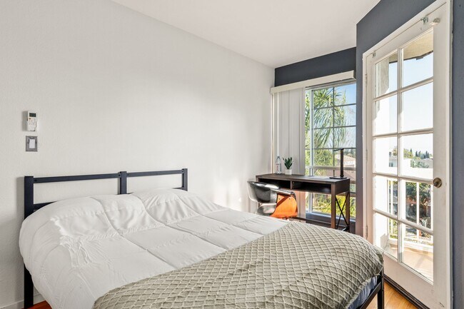 Building Photo - 10777 Ashton Ave