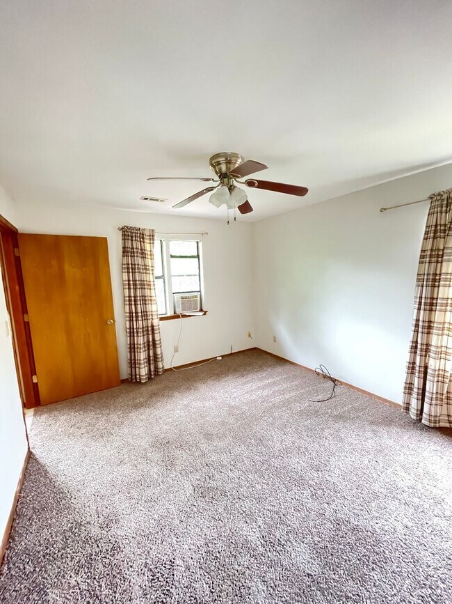 Building Photo - 512 N 37th St